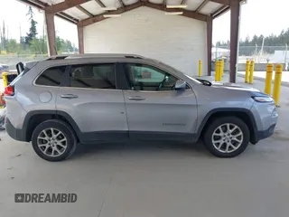 2018 Jeep Cherokee Latitude Plus z VIN 1C4PJLLB9JD573435, wystawiony jako IAAI lot #42163796 z przebiegiem 57 486 mil mil oraz . Historia ofert i sprzedaży dostępna na DreamBid. Obrazek 12.