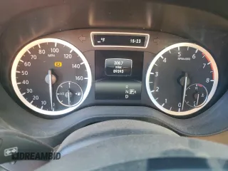 2017 Infiniti QX30 Sport z VIN SJKCH5CP7HA026948, wystawiony jako Copart lot #48031365 z przebiegiem 89 393 mil mil oraz Szkoda całkowita • Salvage title. Historia ofert i sprzedaży dostępna na DreamBid. Obrazek 9.