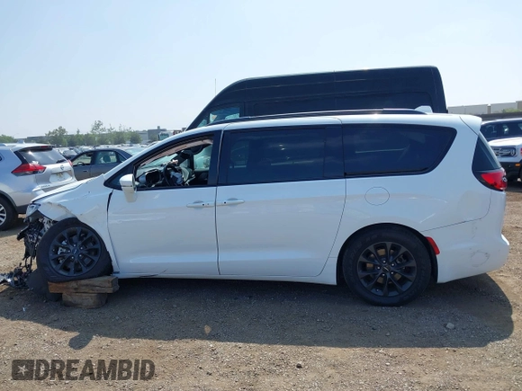 2021 Chrysler Pacifica Touring with VIN 2C4RC1FG7MR605587, listed as a IAAI auction lot 42329028 with 111,305 mi miles and . Bid and sale history available at DreamBid. Image 14.