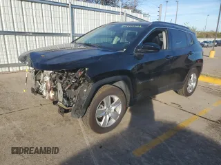 2022 Jeep Compass Latitude with VIN 3C4NJCBB4NT113558, listed as a Copart auction lot 79812584 with 39,636 mi miles and Salvage Title. Bid and sale history available at carsss.com. Image 1.