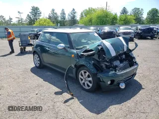 2010 MINI Hardtop z VIN WMWMF3C59ATZ21719, wystawiony jako Copart lot #56020765 z przebiegiem 96 249 mil mil oraz Szkoda całkowita • Salvage title. Historia ofert i sprzedaży dostępna na DreamBid. Obrazek 14.