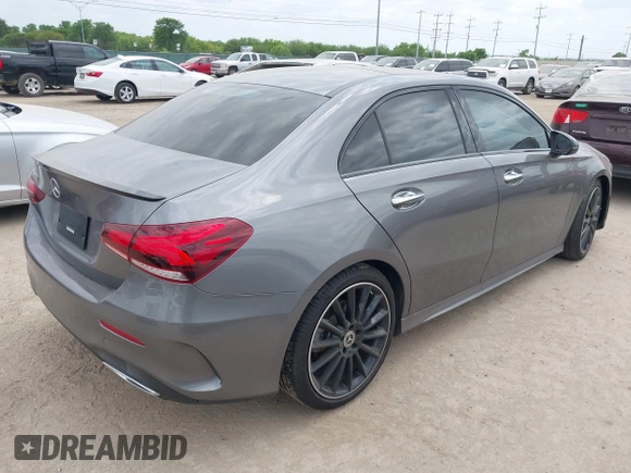 2020 Mercedes-Benz A 220 z VIN W1K3G4EBXLJ231762, wystawiony jako IAAI lot #42010712 z przebiegiem 44 325 mil mil oraz . Historia ofert i sprzedaży dostępna na DreamBid. Obrazek 4.