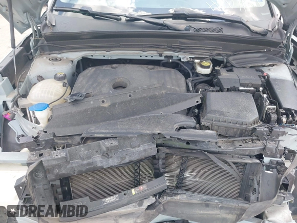 2019 Volvo XC40 Momentum with VIN YV4162UKXK2127207, listed as a IAAI auction lot 42221248 with 44,149 mi miles and . Bid and sale history available at DreamBid. Image 10.
