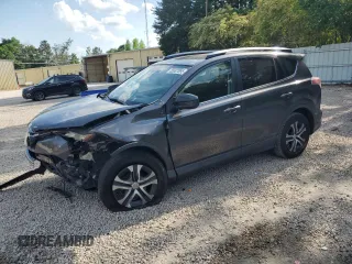 2017 Toyota RAV4 LE z VIN JTMZFREV1HJ108325, wystawiony jako Copart lot #55507895 z przebiegiem Nie podano mil oraz Szkoda całkowita • Salvage title. Historia ofert i sprzedaży dostępna na DreamBid. Obrazek 1.