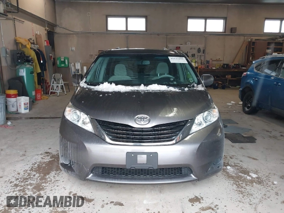 2014 Toyota Sienna LE with VIN 5TDJK3DC9ES071870, listed as a IAAI auction lot 41133491 with 82,134 mi miles. Bid and sale history available at carsss.com. Image 12.