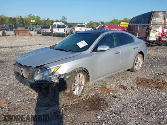 2011 Nissan Maxima SV z VIN 1N4AA5AP4BC803234, wystawiony jako IAAI lot #42012228 z przebiegiem 207 111 mil mil oraz . Historia ofert i sprzedaży dostępna na DreamBid. Obrazek 2.