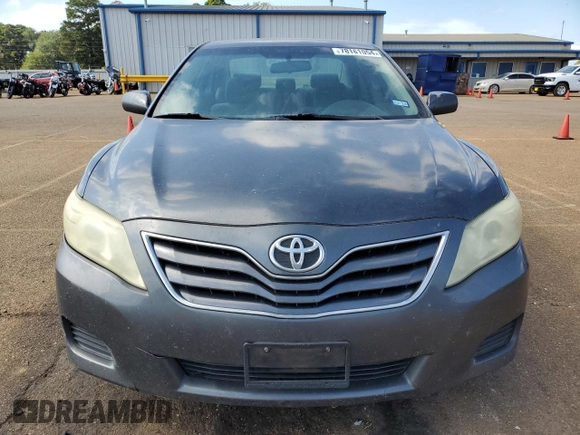 2011 Toyota Camry LE z VIN 4T1BF3EK7BU128665, wystawiony jako Copart lot #78161054 z przebiegiem 219 457 mil mil oraz Szkoda całkowita • Salvage title. Historia ofert i sprzedaży dostępna na DreamBid. Obrazek 5.