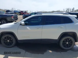 2015 Jeep Cherokee Latitude with VIN 1C4PJLCS3FW670254, listed as a IAAI auction lot 42060659 with 164,291 mi miles. Bid and sale history available at carsss.com. Image 15.