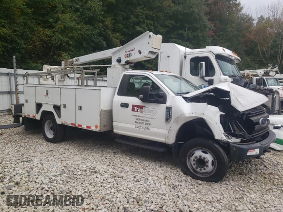 2017 Ford F-550 XL z VIN 1FDUF5GY1HEE85526, wystawiony jako Copart lot #72215834 z przebiegiem 90 996 mil mil oraz Szkoda całkowita • Salvage title. Historia ofert i sprzedaży dostępna na DreamBid. Obrazek 4.