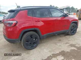2020 Jeep Compass North z VIN 3C4NJDBB8LT133542, wystawiony jako IAAI lot #42156144 z przebiegiem 53 034 mil mil oraz . Historia ofert i sprzedaży dostępna na DreamBid. Obrazek 4.