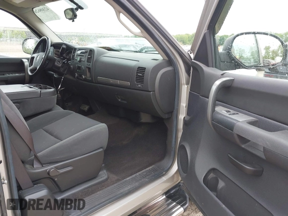 2009 GMC Sierra 2500HD SLE z VIN 1GTHK59K59E136509, wystawiony jako IAAI lot #42308626 z przebiegiem 127 256 mil mil oraz . Historia ofert i sprzedaży dostępna na DreamBid. Obrazek 5.