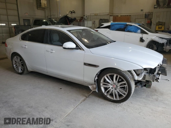 2016 Jaguar XF 35t Prestige with VIN SAJBE4BV6GCY03951, listed as a Copart auction lot 50139605 with 102,721 mi miles and Salvage Title. Bid and sale history available at DreamBid. Image 4.