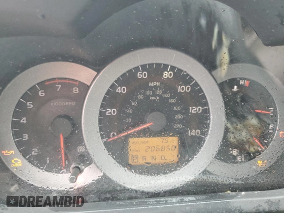 2008 Toyota RAV4 with VIN JTMZD33V286065669, listed as a Copart auction lot 52206595 with 206,850 mi miles and Clean Title. Bid and sale history available at carsss.com. Image 9.