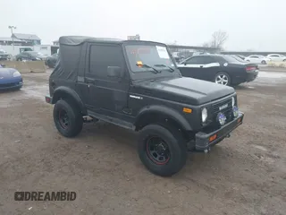 1986 Suzuki Samurai z VIN JS4JC51C4G4118117, wystawiony jako IAAI lot #41589925 z przebiegiem 70 607 mil mil oraz . Historia ofert i sprzedaży dostępna na DreamBid. Obrazek 1.