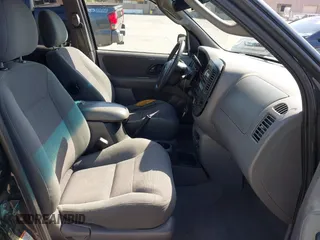2002 Ford Escape XLT with VIN 1FMCU03142KC39723, listed as a IAAI auction lot 42228038 with 131,399 mi miles and . Bid and sale history available at DreamBid. Image 5.