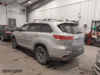 2019 Toyota Highlander SE with VIN 5TDJZRFHXKS578537, listed as a IAAI auction lot 41617419 with 127,877 mi miles. Bid and sale history available at carsss.com. Image 3.