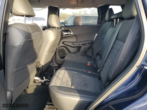 2024 Mitsubishi Outlander SE with VIN JA4J4VA83RZ073537, listed as a Copart auction lot 44711955 with 2,731 mi miles and Salvage Title. Bid and sale history available at carsss.com. Image 11.