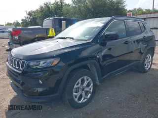 2025 Jeep Compass Latitude с VIN 3C4NJDBN7ST548876, выставлен на аукционе IAAI как лот 42546034 с пробегом 7 724 миль миль и . История ставок и продаж доступна на DreamBid. Изображение 17.