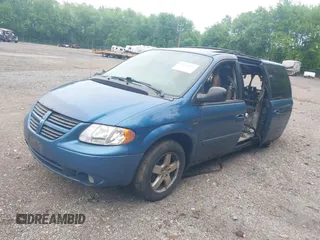 2005 Dodge Caravan SXT z VIN 2D4GP44LX5R300649, wystawiony jako IAAI lot #42251092 z przebiegiem 100 592 mil mil oraz . Historia ofert i sprzedaży dostępna na DreamBid. Obrazek 2.