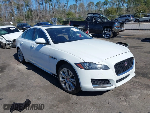 2016 Jaguar XF 35t Premium with VIN SAJBD4BV2GCY07515, listed as a IAAI auction lot 41492616 with 92,573 mi miles. Bid and sale history available at carsss.com. Image 1.