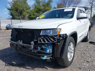 2018 Jeep Grand Cherokee Laredo E with VIN 1C4RJEAG3JC300760, listed as a IAAI auction lot 41811734 with 131,406 mi miles. Bid and sale history available at carsss.com. Image 17.