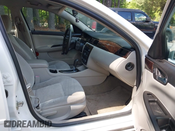 2014 Chevrolet Impala LS z VIN 2G1WA5E39E1176332, wystawiony jako IAAI lot #42233713 z przebiegiem 133 355 mil mil oraz . Historia ofert i sprzedaży dostępna na DreamBid. Obrazek 5.