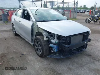 2021 Kia Forte LXS с VIN 3KPF24AD6ME377135, выставлен на аукционе IAAI как лот 42537642 с пробегом 69 828 миль миль и . История ставок и продаж доступна на DreamBid. Изображение 1.