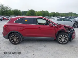 2015 Lincoln MKC z VIN 5LMCJ1A95FUJ08766, wystawiony jako IAAI lot #42105062 z przebiegiem 146 398 mil mil oraz . Historia ofert i sprzedaży dostępna na DreamBid. Obrazek 13.