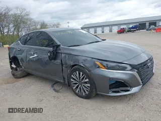 2023 Nissan Altima SV z VIN 1N4BL4DV7PN413629, wystawiony jako IAAI lot #42034442 z przebiegiem 15 421 mil mil oraz . Historia ofert i sprzedaży dostępna na DreamBid. Obrazek 6.