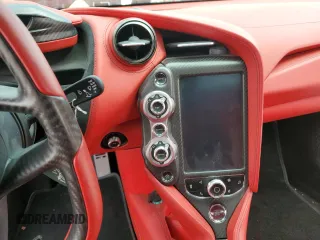 2022 McLaren 720S z VIN SBM14FCA4NW006444, wystawiony jako Copart lot #45854525 z przebiegiem Nie podano mil oraz Szkody całkowita. Historia ofert i sprzedaży dostępna na DreamBid. Obrazek 9.