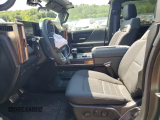 2024 GMC Hummer EV 3X with VIN 1GKB0RDC6RU102527, listed as a Copart auction lot 58865494 with 3,373 mi miles and Salvage Title. Bid and sale history available at carsss.com. Image 7.