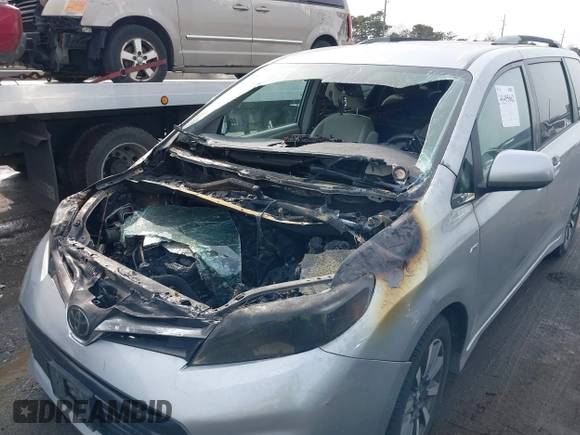 2019 Toyota Sienna LE with VIN 5TDJZ3DC3KS226551, listed as a IAAI auction lot 41495662 with 31,764 mi miles. Bid and sale history available at carsss.com. Image 6.