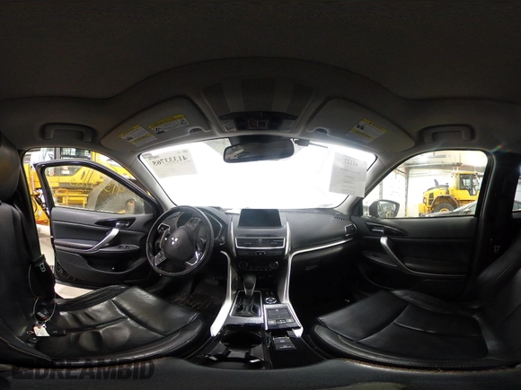 2018 Mitsubishi Eclipse Cross SE z VIN JA4AT5AA8JZ068425, wystawiony jako IAAI lot #41333765 z przebiegiem 64 000 mil mil oraz . Historia ofert i sprzedaży dostępna na DreamBid. Obrazek 19.