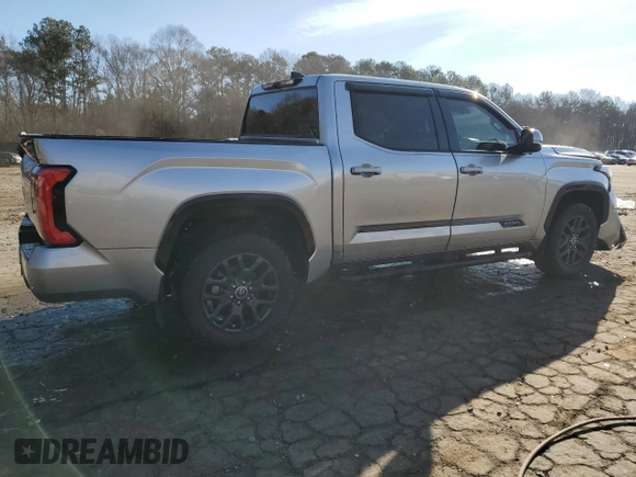 2023 Toyota Tundra Platinum с VIN 5TFNA5DB8PX080032, выставлен на аукционе Copart как лот 42723895 с пробегом 13 710 миль миль и Списание • Salvage title. История ставок и продаж доступна на DreamBid. Изображение 3.
