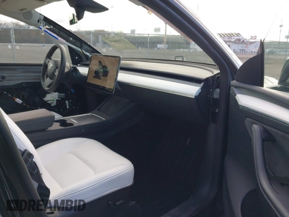 2022 Tesla Model Y Long Range with VIN 7SAYGAEE4NF522330, listed as a IAAI auction lot 42046691 with 59,980 mi miles and . Bid and sale history available at carsss.com. Image 5.