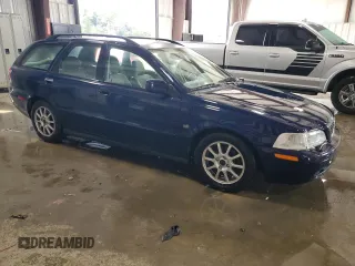 2003 Volvo V40 z VIN YV1VW27533F988646, wystawiony jako Copart lot #76371774 z przebiegiem 154 126 mil mil oraz Tytuł czysty. Historia ofert i sprzedaży dostępna na DreamBid. Obrazek 4.