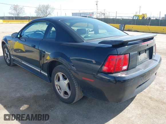 2001 Ford Mustang Standard z VIN 1FAFP404X1F171021, wystawiony jako IAAI lot #41998734 z przebiegiem Nie podano mil oraz . Historia ofert i sprzedaży dostępna na DreamBid. Obrazek 3.