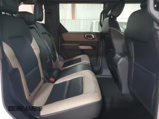 2023 Ford Bronco z VIN 1FMEE5DP9PLC00732, wystawiony jako Copart lot #60123165 z przebiegiem 10 672 mil mil oraz Szkoda całkowita • Salvage title. Historia ofert i sprzedaży dostępna na DreamBid. Obrazek 11.