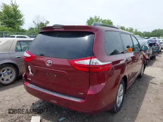2016 Toyota Sienna LE AAS z VIN 5TDKK3DC2GS718956, wystawiony jako IAAI lot #42501848 z przebiegiem 167 368 mil mil oraz . Historia ofert i sprzedaży dostępna na DreamBid. Obrazek 4.