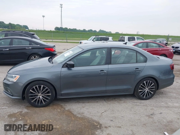 2016 Volkswagen Jetta Sport z VIN 3VWD17AJ8GM292211, wystawiony jako IAAI lot #42371317 z przebiegiem 142 360 mil mil oraz . Historia ofert i sprzedaży dostępna na DreamBid. Obrazek 14.