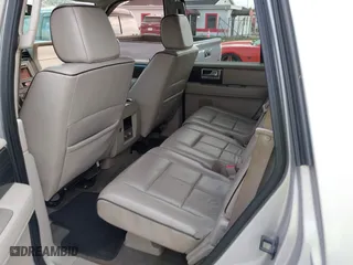2007 Lincoln Navigator with VIN 5LMFU28557LJ21232, listed as a IAAI auction lot 41521036 with 124,374 mi miles. Bid and sale history available at carsss.com. Image 8.