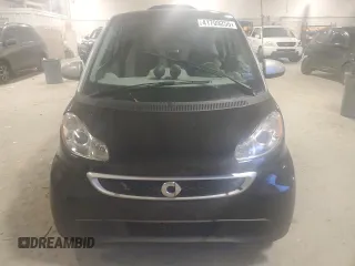 2013 Smart fortwo Passion z VIN WMEEJ9AAXDK673744, wystawiony jako Copart lot #41709255 z przebiegiem Nie podano mil oraz Tytuł czysty. Historia ofert i sprzedaży dostępna na DreamBid. Obrazek 5.