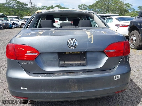 2014 Volkswagen Jetta Sedan S with VIN 3VW2K7AJ0EM233946, listed as a IAAI auction lot 41614270 with 116,082 mi miles. Bid and sale history available at carsss.com. Image 16.