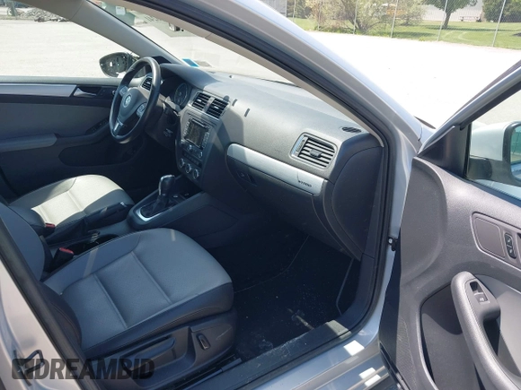 2013 Volkswagen Jetta Hybrid SE с VIN 3VW637AJXDM223583, выставлен на аукционе IAAI как лот 42246241 с пробегом 44 409 миль миль и . История ставок и продаж доступна на DreamBid. Изображение 5.