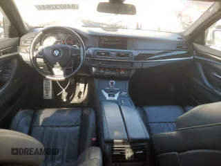 2013 BMW M5 with VIN WBSFV9C59DD096273, listed as a Copart auction lot 84923264 with 122,028 mi miles and Salvage Title. Bid and sale history available at carsss.com. Image 8.