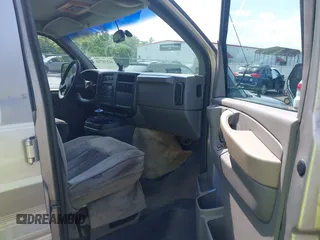 2003 Chevrolet Express Passenger z VIN 1GBFG15X131201183, wystawiony jako IAAI lot #42194710 z przebiegiem 207 602 mil mil oraz . Historia ofert i sprzedaży dostępna na DreamBid. Obrazek 5.