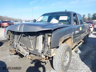2006 Chevrolet Silverado 2500HD LT1 with VIN 1GCHK23D76F211225, listed as a IAAI auction lot 41454948 with 203,000 mi miles. Bid and sale history available at carsss.com. Image 17.