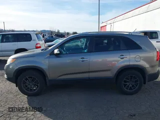 2011 Kia Sorento LX with VIN 5XYKT3A15BG180713, listed as a IAAI auction lot 41556092 with 135,146 mi miles. Bid and sale history available at carsss.com. Image 14.