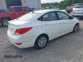 2016 Hyundai Accent SE z VIN KMHCT4AE7GU076917, wystawiony jako IAAI lot #42425890 z przebiegiem 136 031 mil mil oraz . Historia ofert i sprzedaży dostępna na DreamBid. Obrazek 4.