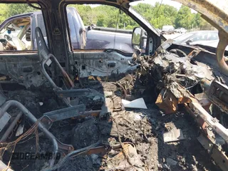 2001 Ford Excursion Limited z VIN 1FMSU43F91EC27353, wystawiony jako IAAI lot #42602756 z przebiegiem Nie podano mil oraz . Historia ofert i sprzedaży dostępna na DreamBid. Obrazek 5.
